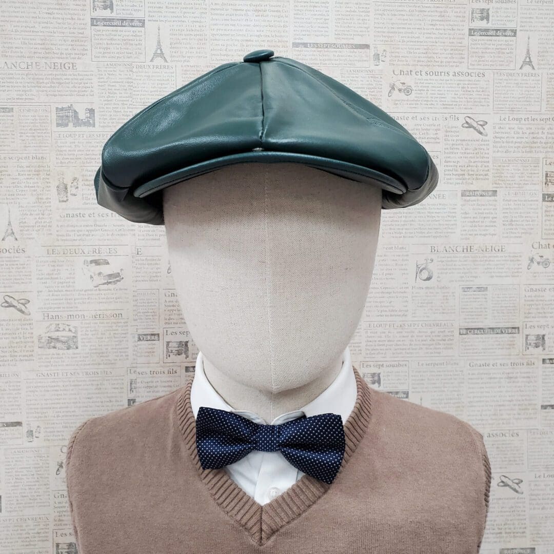 https://winnercaps.com/wp-content/uploads/2022/09/rr2-7-600x600.jpg Hunter Green Cowhide Leather Apple Newsboy Cap front
